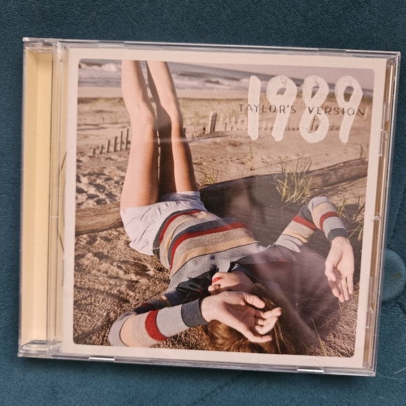 Taylor Swift Yellow Edition CD - Picture 4 of 4